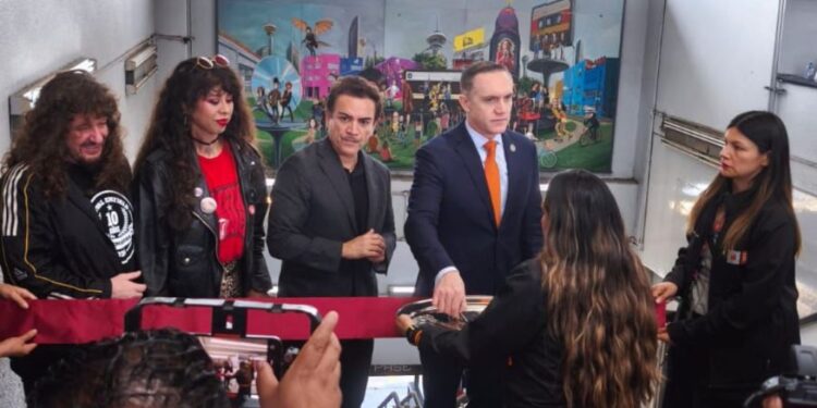 Inauguración del Mural de Manjarrez en la estación Puebla del Metro. AMEXI/ Foto: Manjarrez