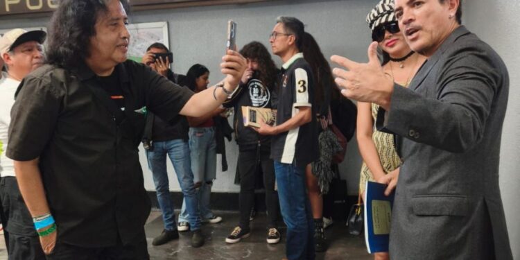 Rock y pop: Nuevo mural de Manjarrez en la estación Puebla del Metro