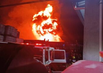 Incendio en bodega de químicos en Acolman, Edomex. 16 de septiembre de 2026. AMEXI Foto RRSS