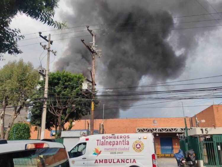 Incendio en empresa de Tlalnepantla. 5 de septiembre de 2026. AMEXI foto RRSS