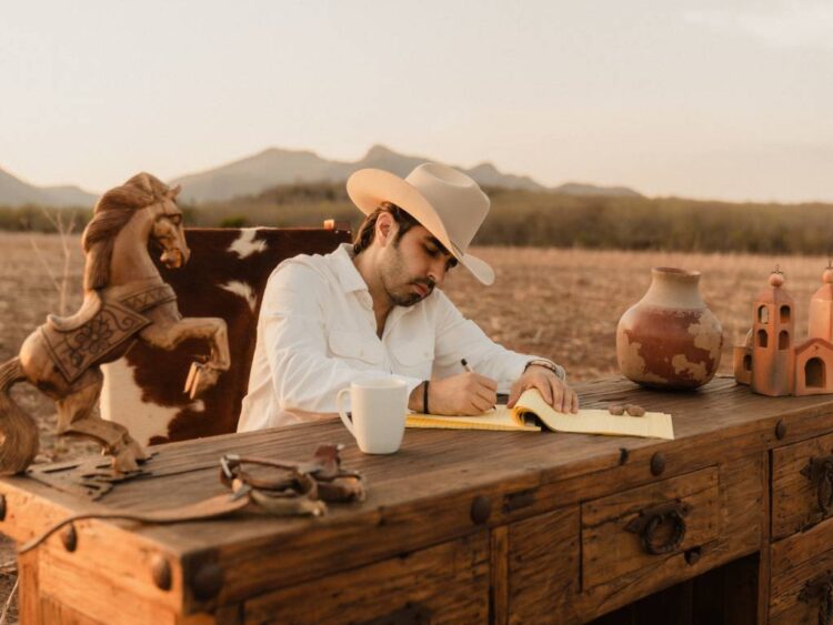 Joss Favela celebra que hace 10 años tuvo su primera nominación al Grammy Latino y hoy suma 6