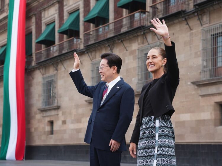 Lee Jae-Myung, presidente de Corea del Sur, y Claudia Sheinbaum en Palacio Nacional. AMEXI Foto X Gobierno de México