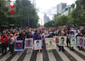 Tras 12 años de la desaparición de los 43 normalistas de Ayotzinapa, miles de personas acompañaron a los padres y madres de las víctimas el pasado 26 de septiembre, para exigir su presentación con vida
