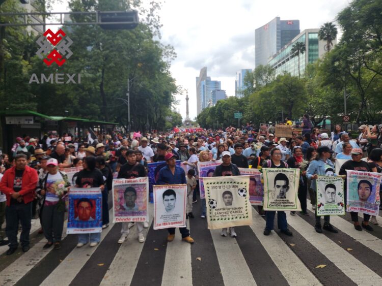 Tras 12 años de la desaparición de los 43 normalistas de Ayotzinapa, miles de personas acompañaron a los padres y madres de las víctimas el pasado 26 de septiembre, para exigir su presentación con vida