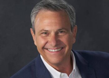 Mario Cartaya vuelve a Cuba para entender su propia historia y escribe “La Bóveda”