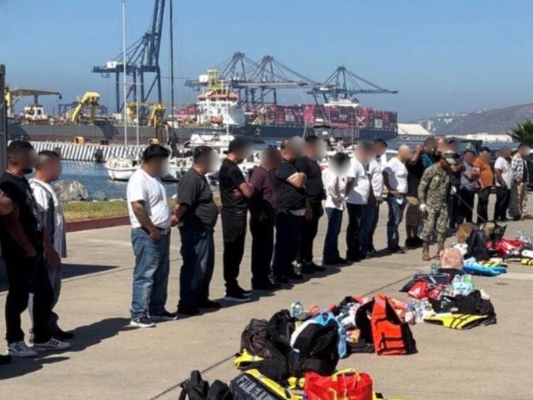 45 mexicanos que eran llevados de manera ilegal a EU, detenidos por la Semar.