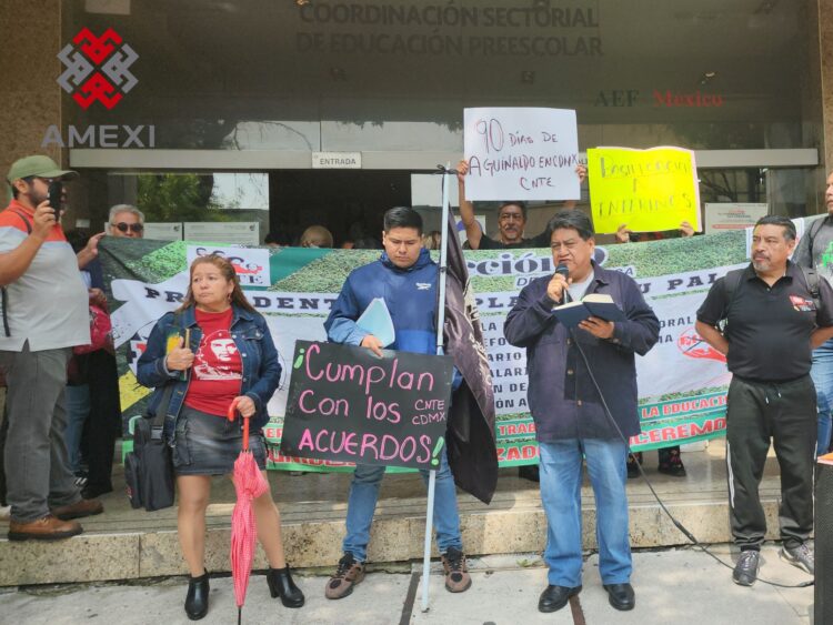 El profesor Pedro Hernández Morales, secretario general de la Sección 8 Democrática de la CNTE, exigió la devolución de descuentos a más de cuatro mil 400 profesores en la CDMX. Anuncia que la CNTE reanuda movilizaciones.
