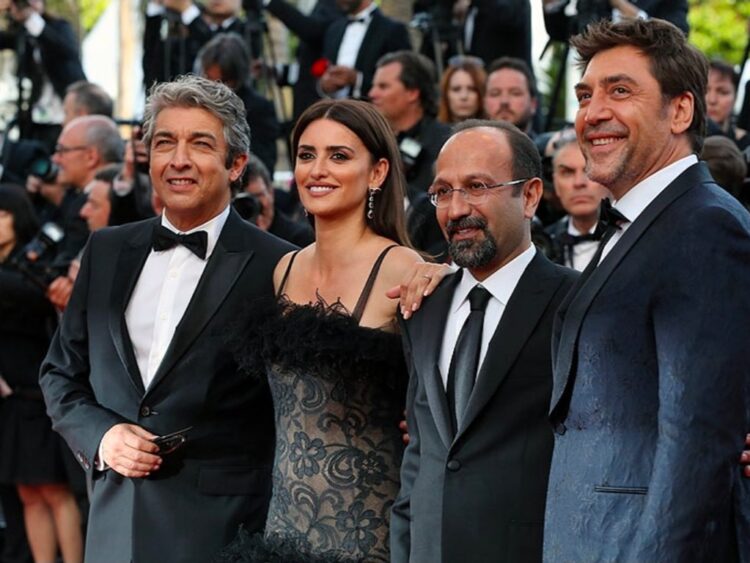 Penélope Cruz y Guitarricadelafuente sorprenden en “La Bola Negra”, la cinta de Netflix que apunta a los Oscar. | AMEXI/FOTO: RRSS