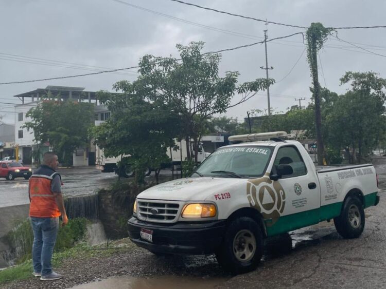 Protección Civil de Michoacán establece operativos por efectos del huracán Polo. suspenden clases en siete municipios costeros