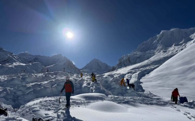 Un alud de nieve afectó el campamento base del pico Himlung, en Nepal