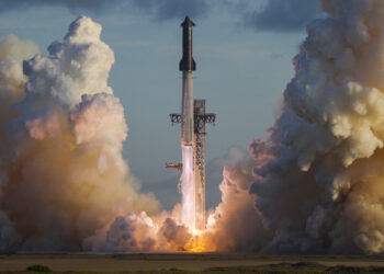 El cohete espacial más potente jamás construido alcanza órbita por primera vez en la historia