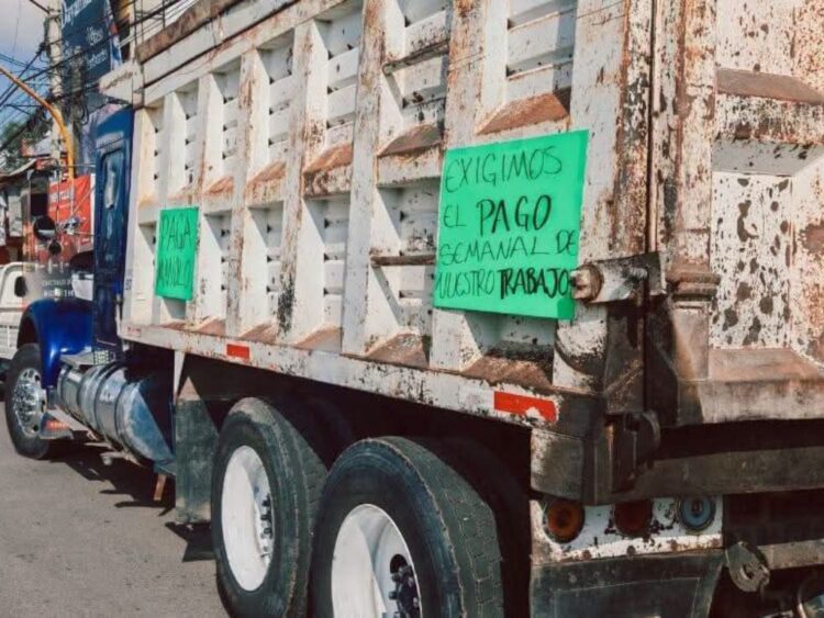Transportistas exigen pagos a la CATEM en Ixtapaluca. AMEXI Foto Especial