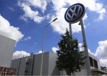 La mayoría de los trabajadores de la Volkswagen de Puebla rechazó el aumento del 4.3% que acordó la directiva sindical con la empresa, y podrían irse a huelga el 2 de octubre
