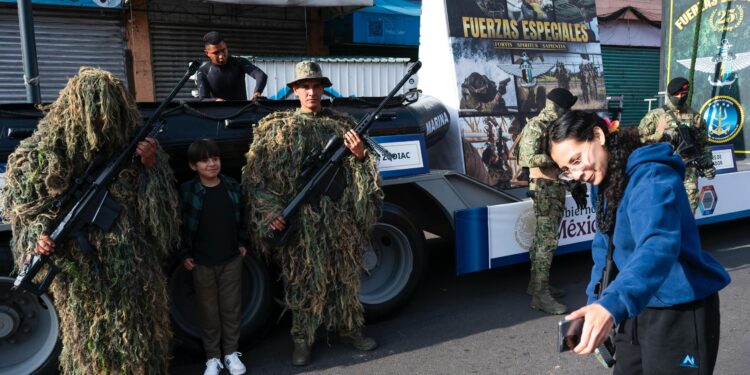 Desfile Cívico-Militar por el 216 aniversario de la Independencia: sobrevuelo histórico y blindados nacionales