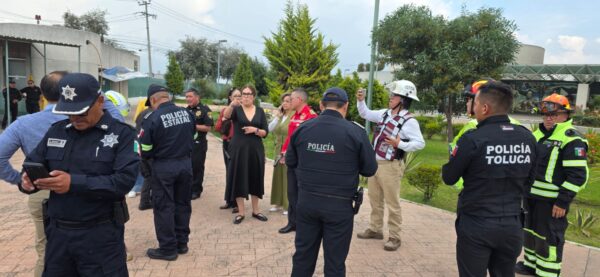 Evacúan a 980 personas del Centro Médico Adolfo López Mateos en Toluca