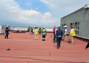 Evacúan a 980 personas por fuga de gas en Centro Médico López Mateos