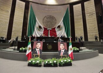 Diputados rinden homenaje a Zenyazen Escobar tras su muerte en Veracruz