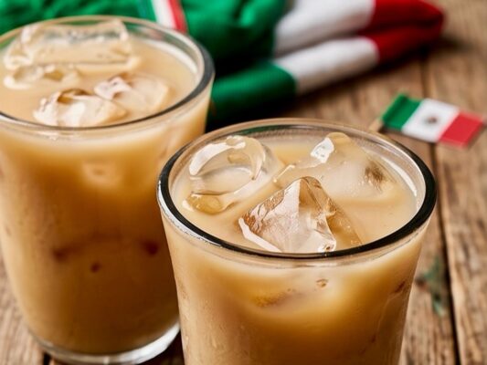 Descubre 7 bebidas mexicanas tradicionales y populares que puedes preparar o disfrutar durante las Fiestas Patrias. | AMEXI/FOTO: RRSS