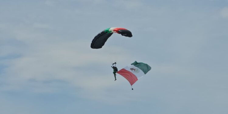 Desfile Cívico-Militar por el 216 aniversario de la Independencia: sobrevuelo histórico y blindados nacionales