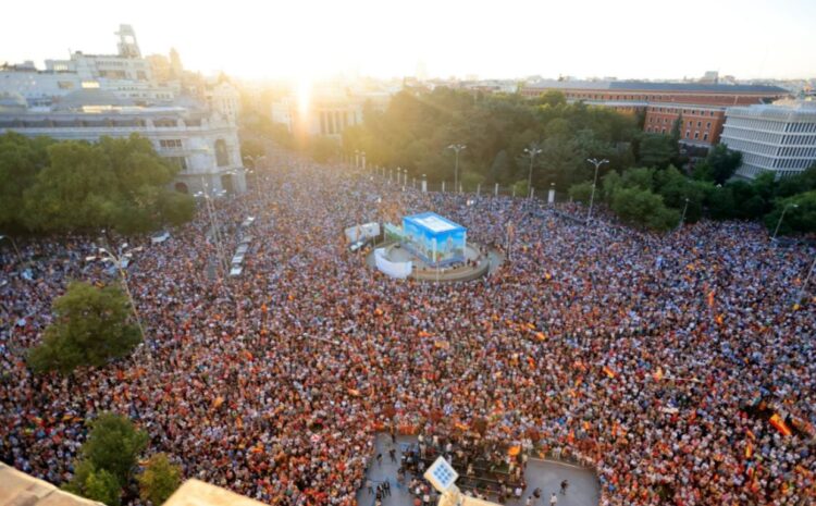 Miles de personas protestaron en Madrid y otras 200 localidades españolas, por la crisis migratoria en Ceuta.