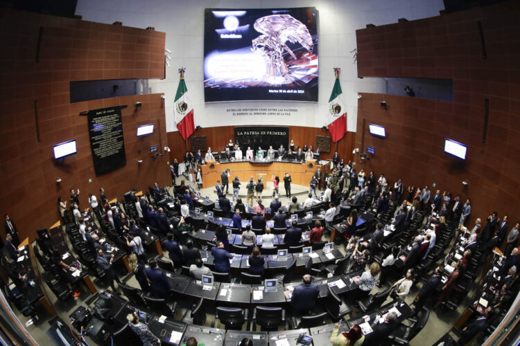Morena y oposición chocan por doble nacionalidad y comparecencias en el Senado