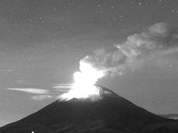 El volcán Popocatépetl registró 11 exhalaciones de baja intensidad durante las últimas 24 horas. | AMEXI/FOTO: Cenapred