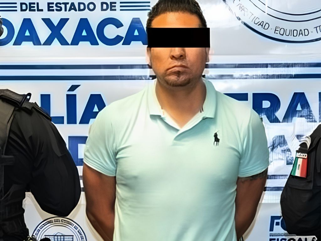 Breves de los Estados 4 de octubre. Acusado de pertenecer a una organización dedicada a la extorsión de comerciantes y locatarios en la Central de Abasto de Oaxaca. AMEXI Foto
