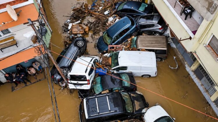 La ciudad de Estambul sufre las peores inundaciones en 80 años.