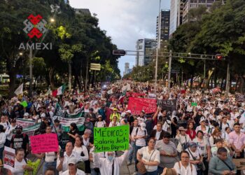 Movilizaciones en CDMX Las batas blancas inundaron las calles de la CDMX, exigiendo un aumento salarial del 10% para los trabajadores del IMSS. este viernes 23 de octubre