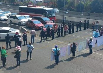 Familiares de niña asesinada bloquean Periférico Norte para exigir justicia