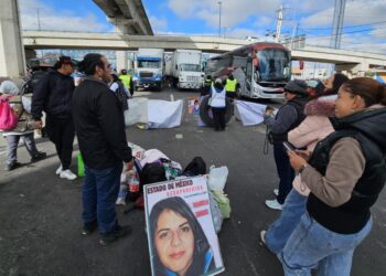 Bloqueo de madres buscadoras en la México-Toluca. 21 de octubre de 2026. AMEXI Foto Jose Luis Simón