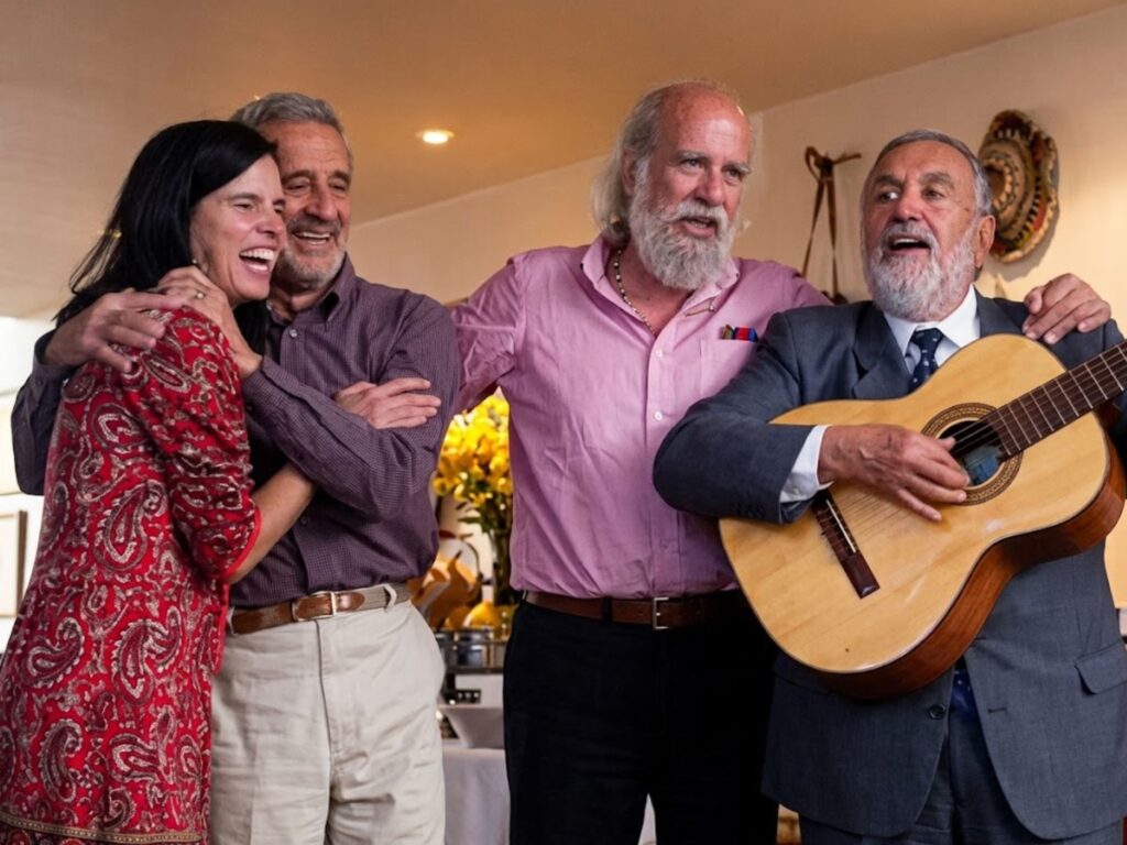 Fernando González Gortázar, celebrando en familia sus 70 años.