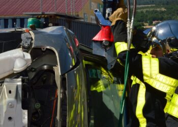 Grúa choca contra seis vehículos en Ecatepec