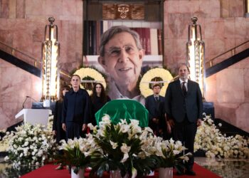Rinden homenaje a Cuauhtémoc Cárdenas en el Palacio de Bellas Artes
