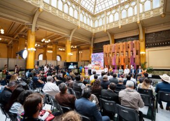 Salomón Jara presenta la cartelera del Día de Muertos en el Palacio Postal