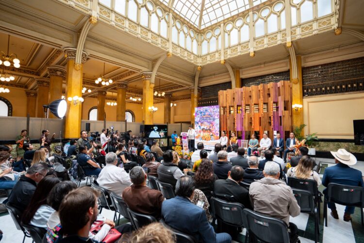 Salomón Jara presenta la cartelera del Día de Muertos en el Palacio Postal