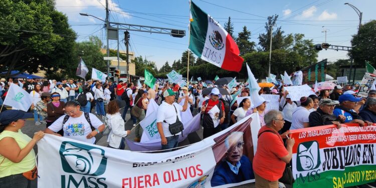 Trabajadores sindicalizados del IMSS regresan a las calles