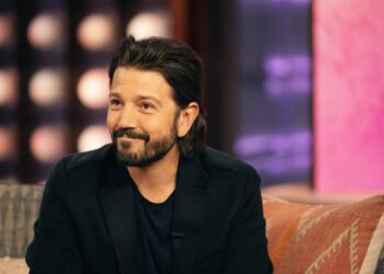 Diego Luna organiza concierto con Caifanes y Ely Guerra para apoyar a familias buscadoras