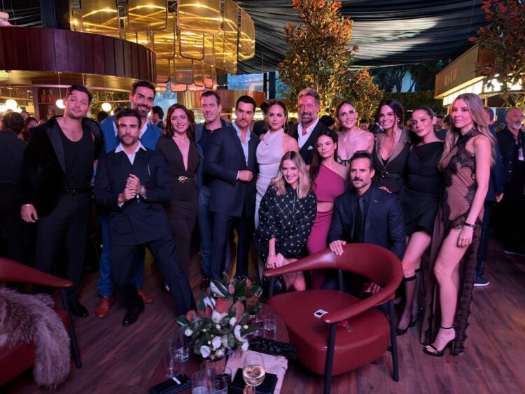 Representantes y figuras del entretenimiento durante el Upfront 2027 de TelevisaUnivision, donde la compañía anunció sus nuevos contenidos y estrategias comerciales para televisión abierta y ViX.
