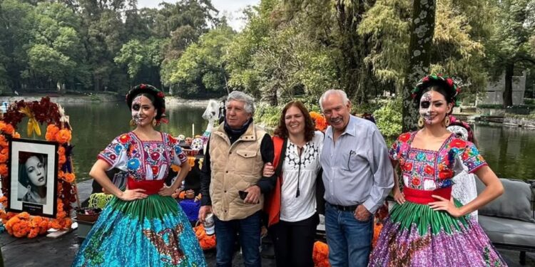 Bailarines del Ballet Folklórico de México de Amalia Hernández durante una presentación del espectáculo “La muerte en México está más viva que nunca”.