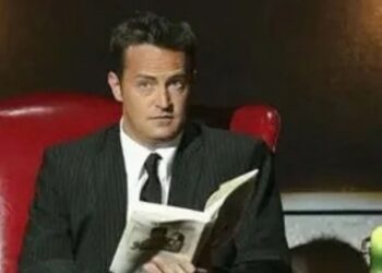 Matthew Perry en una imagen promocional de “Friends”, serie en la que interpretó al personaje de Chandler Bing.