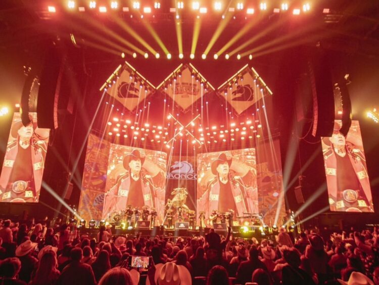 Bronco durante “El Gran Baile” en la Arena Monterrey, donde celebró 47 años de trayectoria con dos conciertos de más de tres horas.