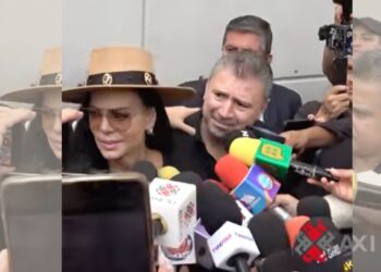 Maribel sale de la Fiscalía tras dar continuidad a la denuncia para investigar las circunstancias de la muerte de su hijo Julián.