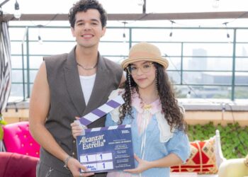 María Perroni Garza y Eduardo Zucchi protagonizan la nueva versión de Alcanzar una estrella, historia que Mariana Garza encabezó en 1990 y que ahora regresa a la televisión.