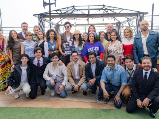 María Perroni Garza y Eduardo Zucchi protagonizan la nueva versión de Alcanzar una estrella, historia que Mariana Garza encabezó en 1990 y que ahora regresa a la televisión.