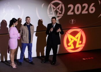 Gigi Saúl Guerrero, Adrián García Bogliano y Pablo Guisa Koestinger durante la presentación de la película Hablando con extraños, en la inauguración de la edición 19 de Mórbido Fest en la Cineteca Chapultepec.