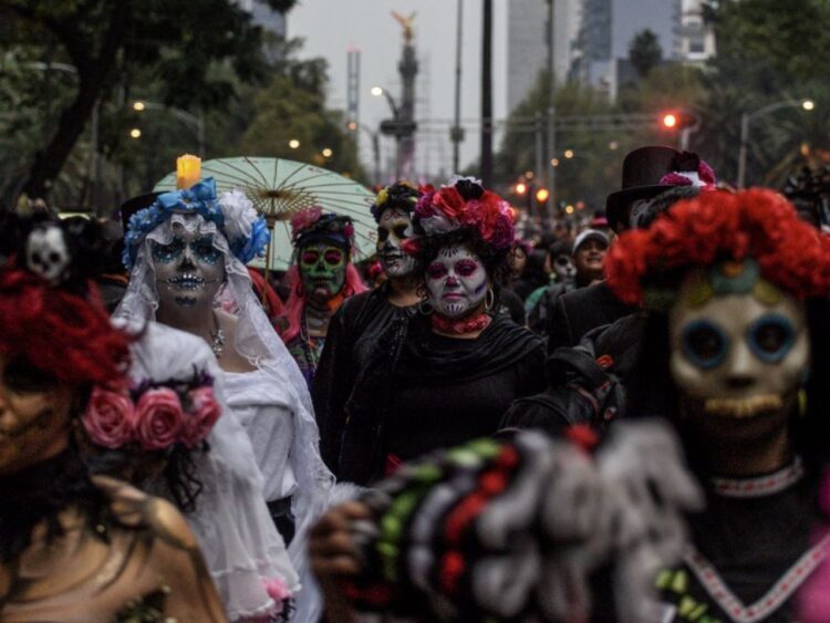 El Desfile de las Catrinas 2026 llegará a Paseo de la Reforma el 25 de octubre con maquillajes, disfraces y personajes inspirados en el Día de Muertos.