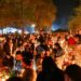 Celebración de la Noche de Ánimas en Pátzcuaro, Michoacán, con altares tradicionales, flores de cempasúchil y expresiones culturales del pueblo purépecha durante las festividades de Día de Muertos.