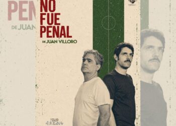 Martín Altomaro y José María de Tavira llevan al escenario “No fue penal”, una historia de Juan Villoro sobre amistad, fútbol y emociones.