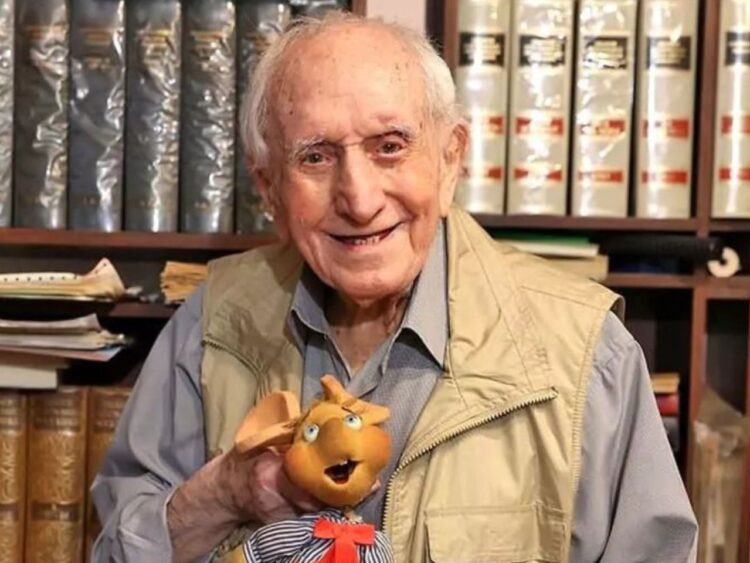 Peppino Mazzullo, actor y doblajista italiano reconocido por dar voz a Topo Gigio, personaje infantil creado por Maria Perego.